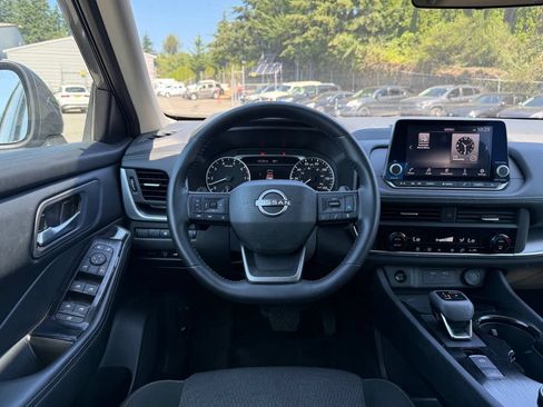 Used 2025 Nissan Rogue SV AWD/4WD image 10