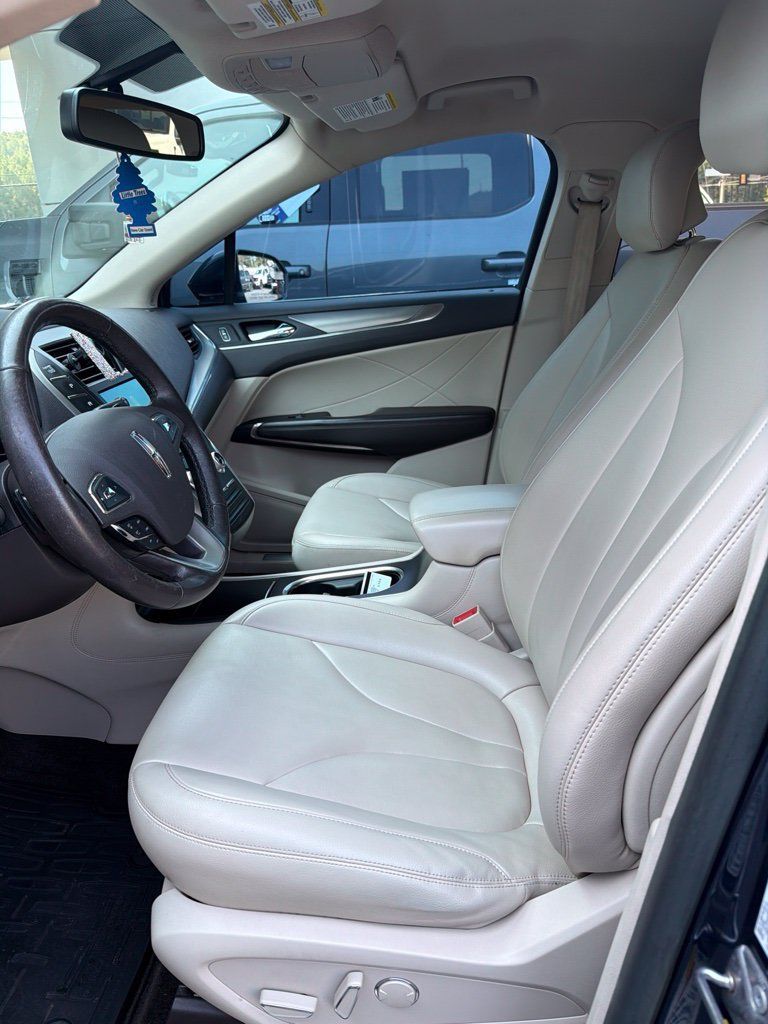 Used 2017 Lincoln MKC Premiere FWD image 3