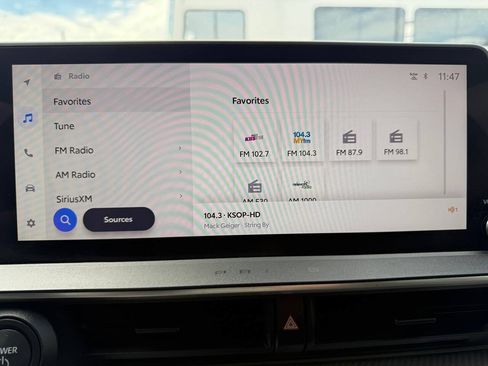Used 2025 Toyota Prius XLE AWD/4WD image 39