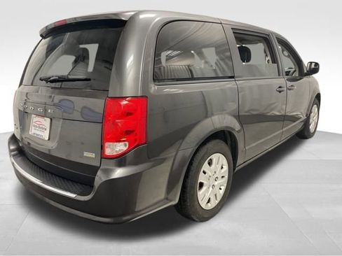 Used 2018 Dodge Grand Caravan SE w/ UConnect Hands-Free Group image 6