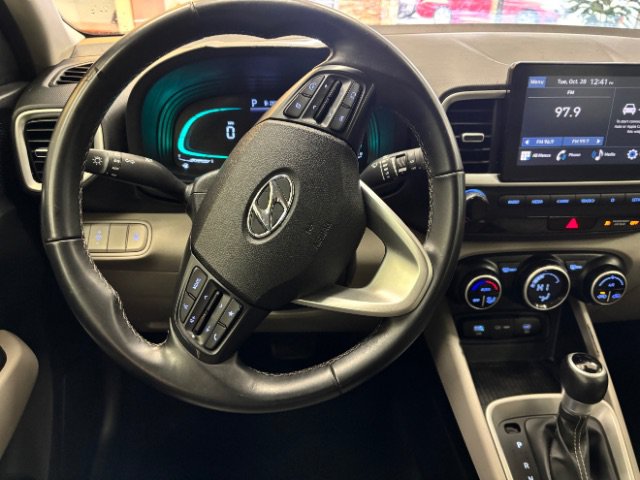 Used 2024 Hyundai Venue SEL FWD image 10