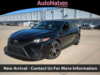 Used 2018 Toyota Camry SE w/ Moonroof Package video 1