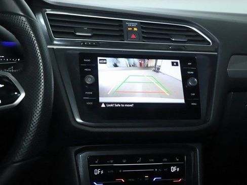 Used 2024 Volkswagen Tiguan SE R-Line image 32