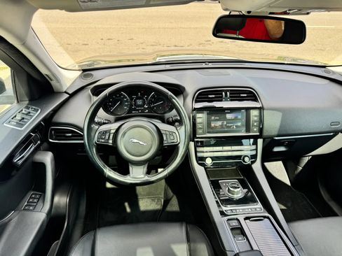 Used 2018 Jaguar F-PACE Premium AWD/4WD image 29