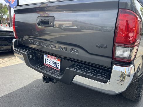 Used 2022 Toyota Tacoma SR5 RWD image 11