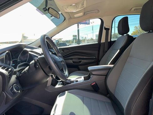 Used 2019 Ford Escape S image 18