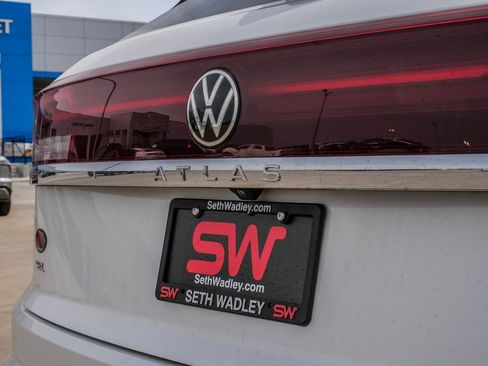 Used 2024 Volkswagen Atlas Cross Sport SEL R-Line image 11
