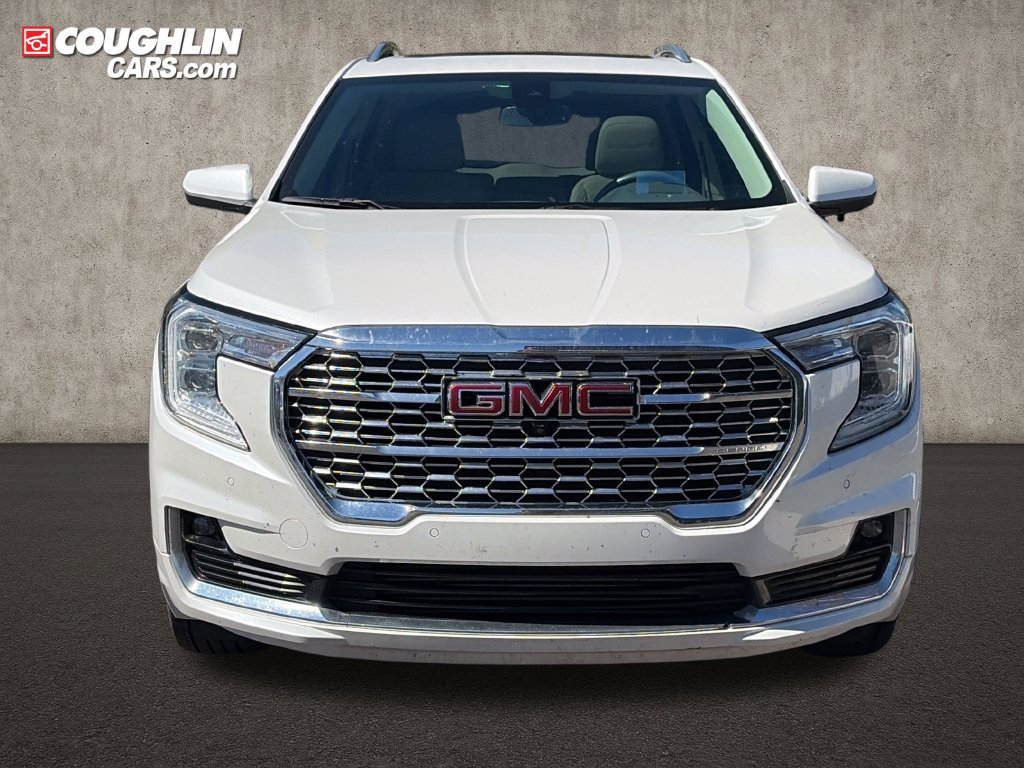Used 2023 GMC Terrain Denali w/ Denali Premium Package AWD/4WD image 2