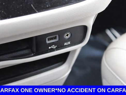 Used 2017 Chrysler Pacifica Touring-L image 43