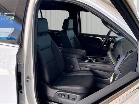 New 2026 Chevrolet Suburban LT w/ Comfort Package AWD/4WD image 5