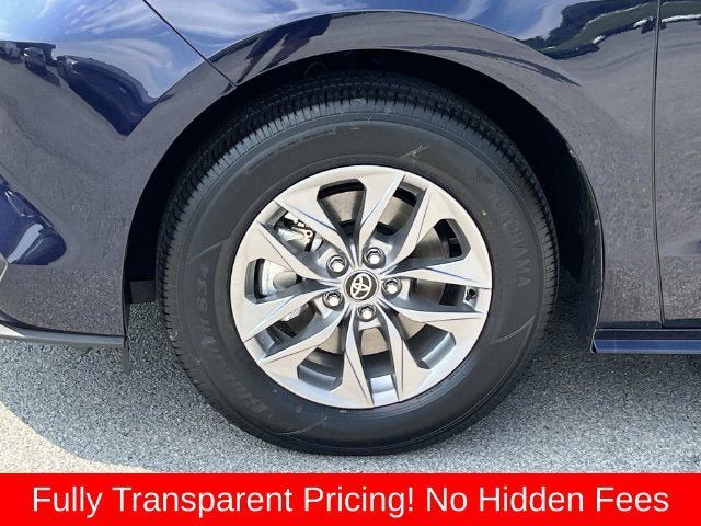 Used 2026 Toyota Sienna LE FWD image 11