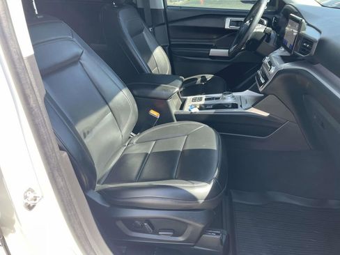 Used 2023 Ford Explorer XLT w/ Equipment Group 202A image 28