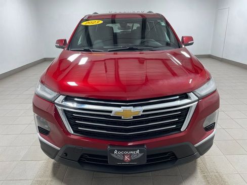Used 2023 Chevrolet Traverse LT image 2