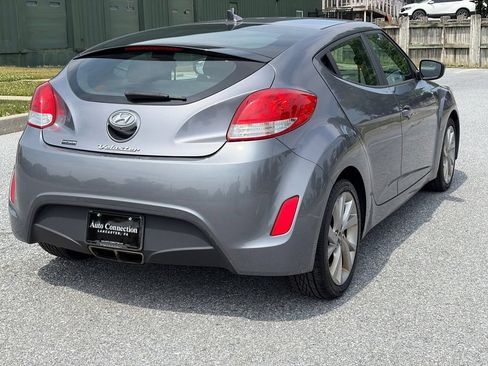 Used 2017 Hyundai Veloster FWD image 6