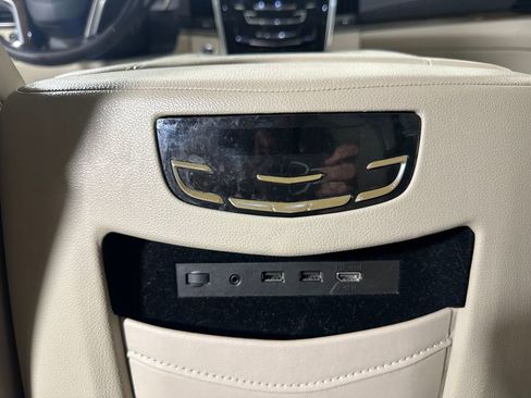 Used 2019 Cadillac Escalade Premium Luxury image 23