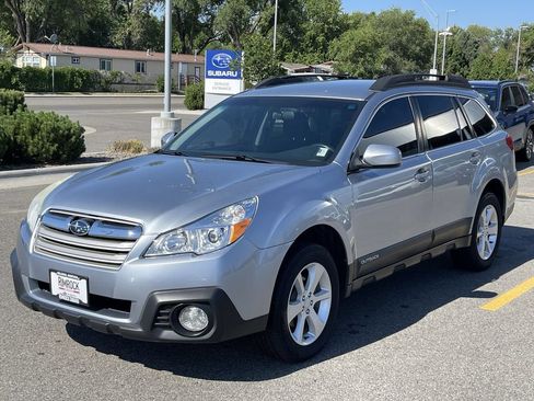Used 2013 Subaru Outback 2.5i Premium w/ All-Weather Pkg AWD/4WD image 3