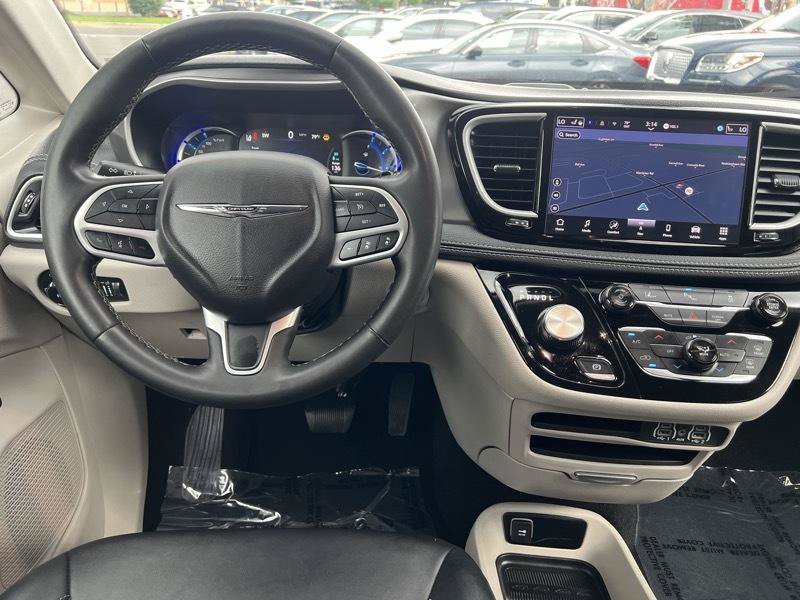 Used 2024 Chrysler Pacifica Limited FWD image 15