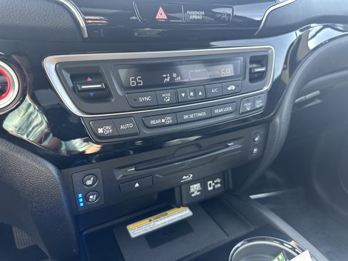 Used 2022 Honda Pilot Elite image 32