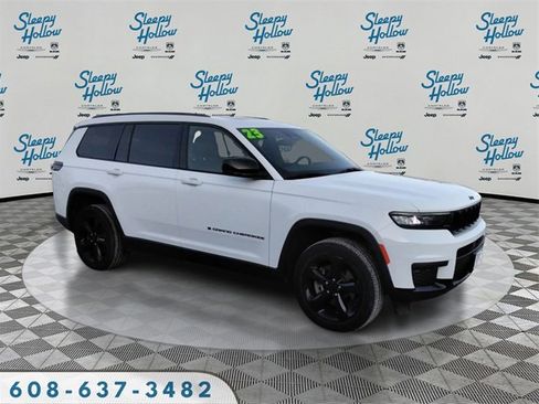 Used 2023 Jeep Grand Cherokee L Laredo image 3