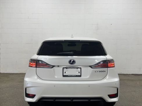 Used 2017 Lexus CT 200h w/ Navigation System Package image 4