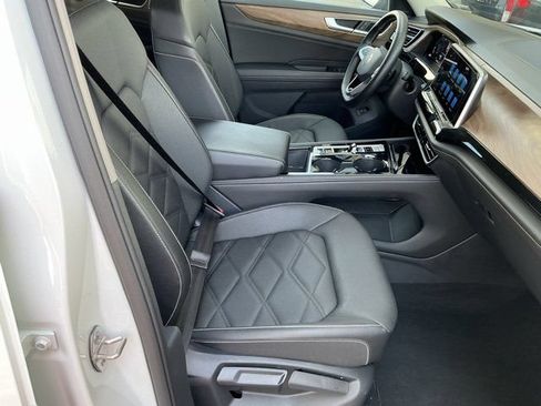 Used 2025 Volkswagen Atlas SE AWD/4WD image 23