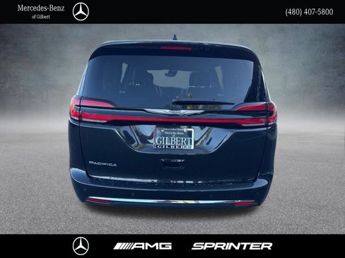 Used 2023 Chrysler Pacifica Touring-L FWD image 4
