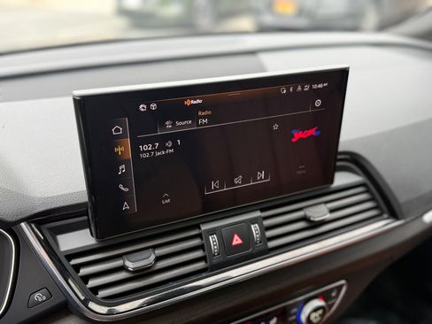 Used 2023 Audi Q5 e Premium w/ Convenience Package image 23