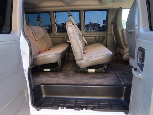 Used 2018 Chevrolet Express 3500 LT w/ LT Preferred Equipment Group image 10