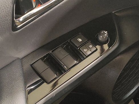 Used 2021 Toyota Prius XLE image 27