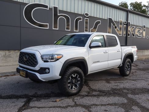 Used 2023 Toyota Tacoma TRD Off-Road image 1