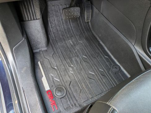 Used 2021 GMC Acadia SLT w/ Preferred Package image 30