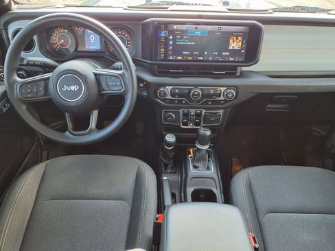 Used 2024 Jeep Gladiator Sport AWD/4WD image 11