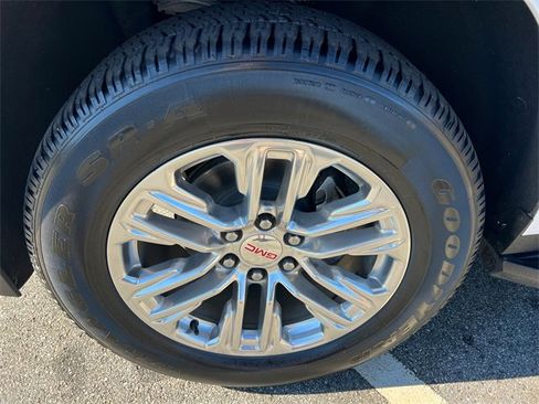 Used 2021 GMC Yukon XL SLT image 11