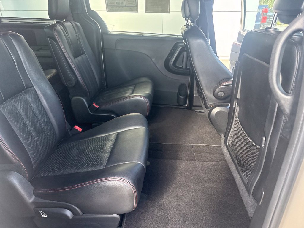 Used 2015 Dodge Grand Caravan R/T w/ Driver Convenience Group FWD image 29