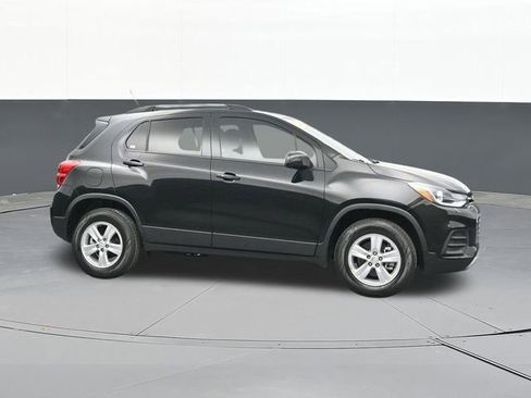 Used 2022 Chevrolet Trax LT w/ LT Convenience Package image 17