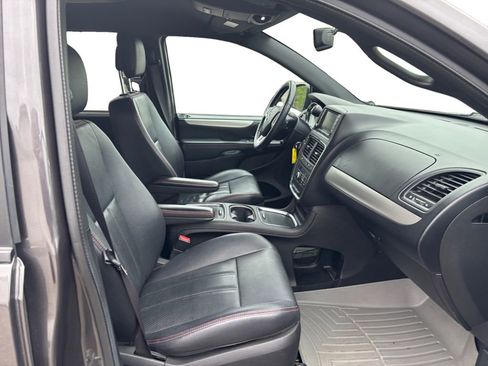 Used 2015 Dodge Grand Caravan R/T w/ Driver Convenience Group FWD image 15