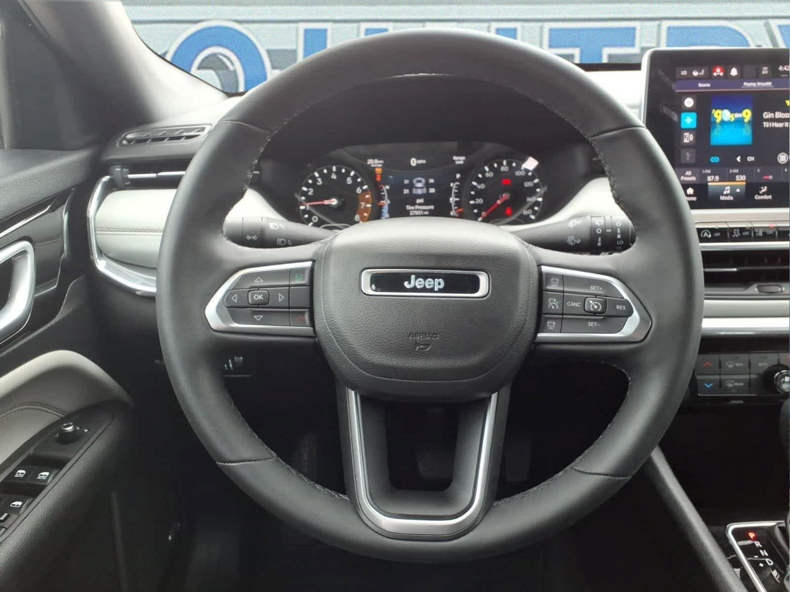Used 2023 Jeep Compass Limited w/ Sun and Sound Group AWD/4WD image 15