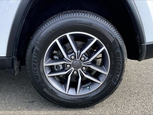 Used 2022 Jeep Grand Cherokee Limited image 10