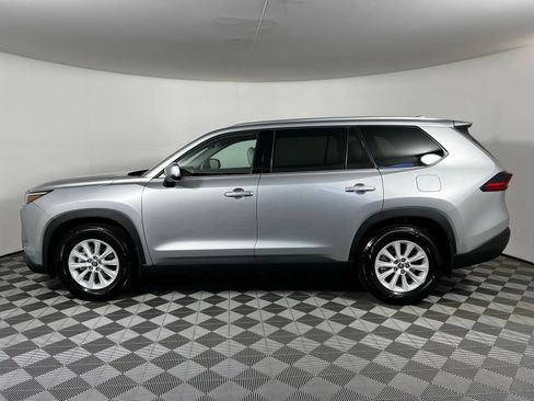 Used 2026 Toyota Grand Highlander XLE FWD image 8