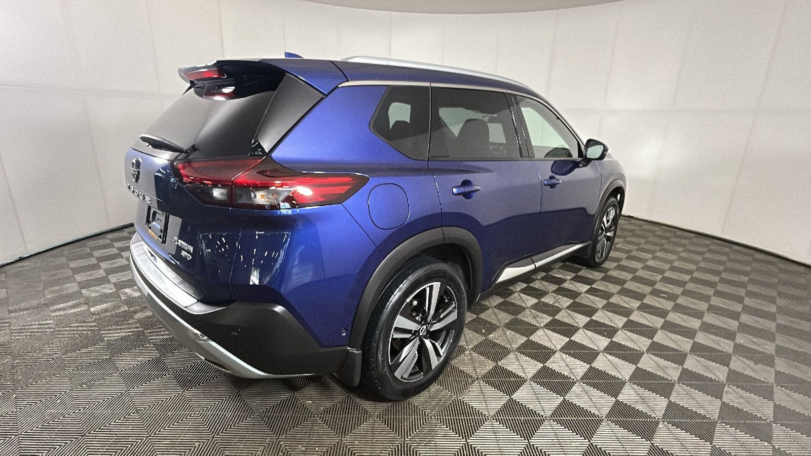 Used 2023 Nissan Rogue Platinum w/ Platinum Premium Package AWD/4WD image 3