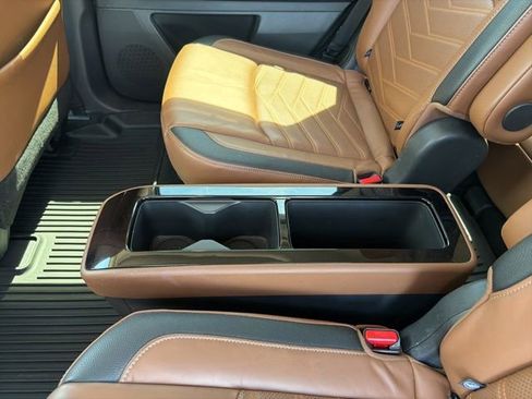 Used 2022 Nissan Pathfinder Platinum w/ Lighting Package (N92) FWD image 12