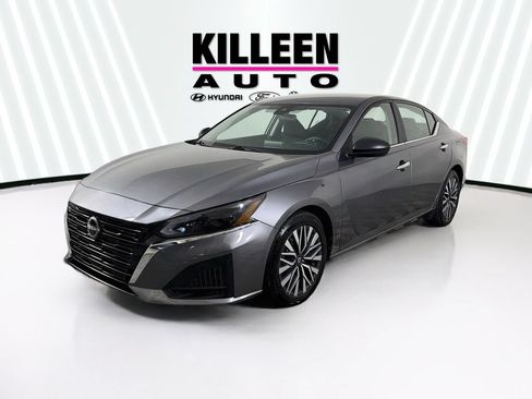 Used 2024 Nissan Altima 2.5 SV FWD image 3