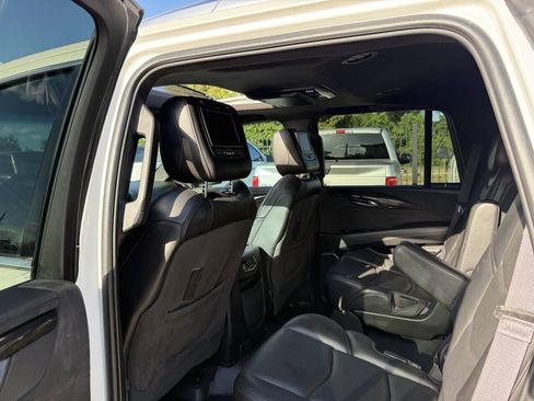 Used 2017 Cadillac Escalade Platinum AWD/4WD image 12