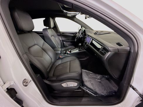 Used 2023 Porsche Macan AWD/4WD image 29