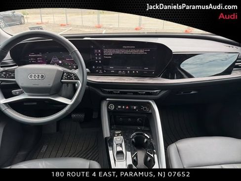 Used 2025 Audi Q5 Premium w/ Convenience Package AWD/4WD image 7