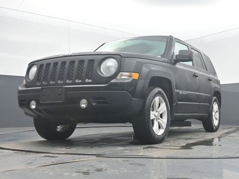 Used 2016 Jeep Patriot Latitude w/ Sun/Sound Group image 44