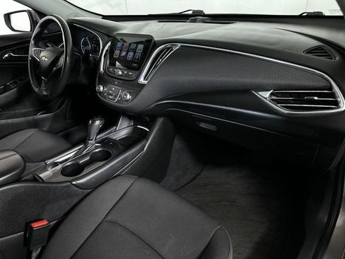 Used 2018 Chevrolet Malibu LT FWD image 30