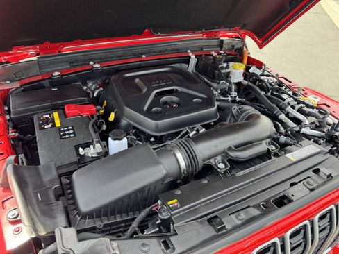 Used 2025 Jeep Wrangler Sahara w/ Safety Group image 40