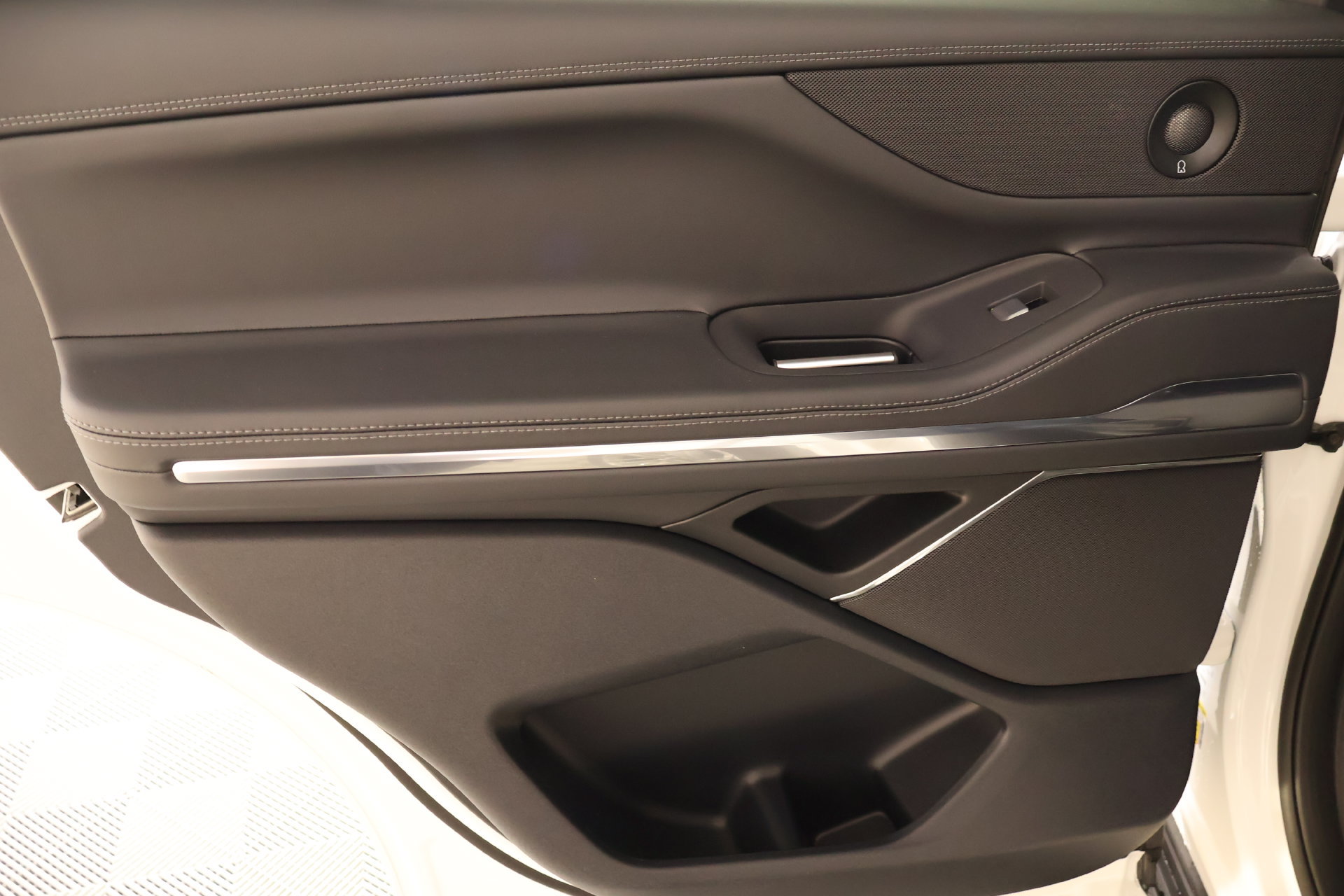 New 2026 Lincoln Navigator Premiere AWD/4WD image 18
