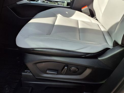 Used 2021 Ford Explorer XLT w/ Equipment Group 202A image 23